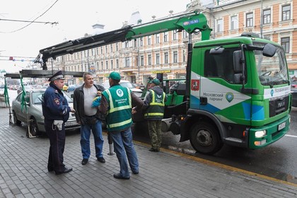 В Думе предложили уведомлять водителей об эвакуации машин с помощью SMS
