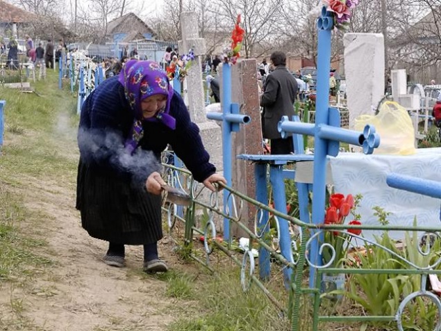 Сотрудники ГИБДД Ачинска обеспечивают бесперебойное движение в Родительский день